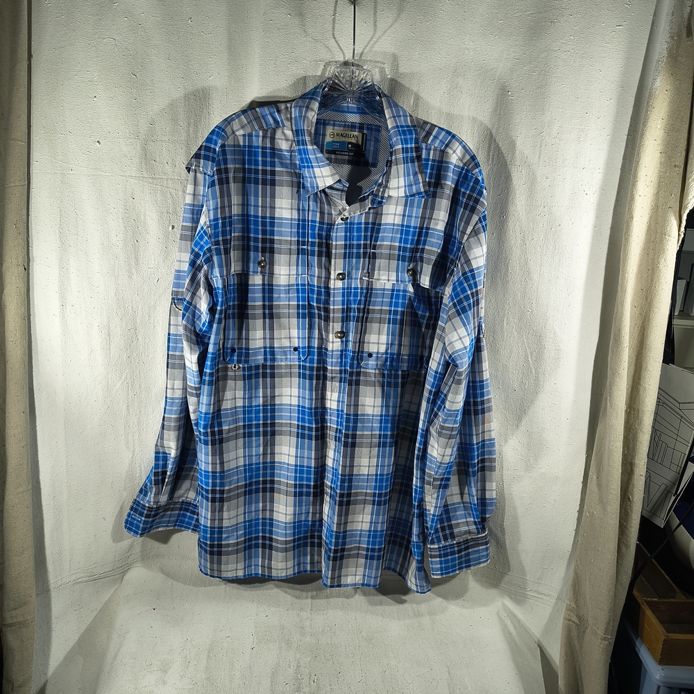 Columbia Men's Size Medium Casual Blue and White Plaid Long Sleeve Shirt